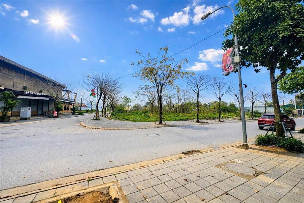 Bán đất biệt thự kđt nguyên khê chỉ 11xtr/m2, đường 15m vỉa hè kinh doanh các loại, 359 m2