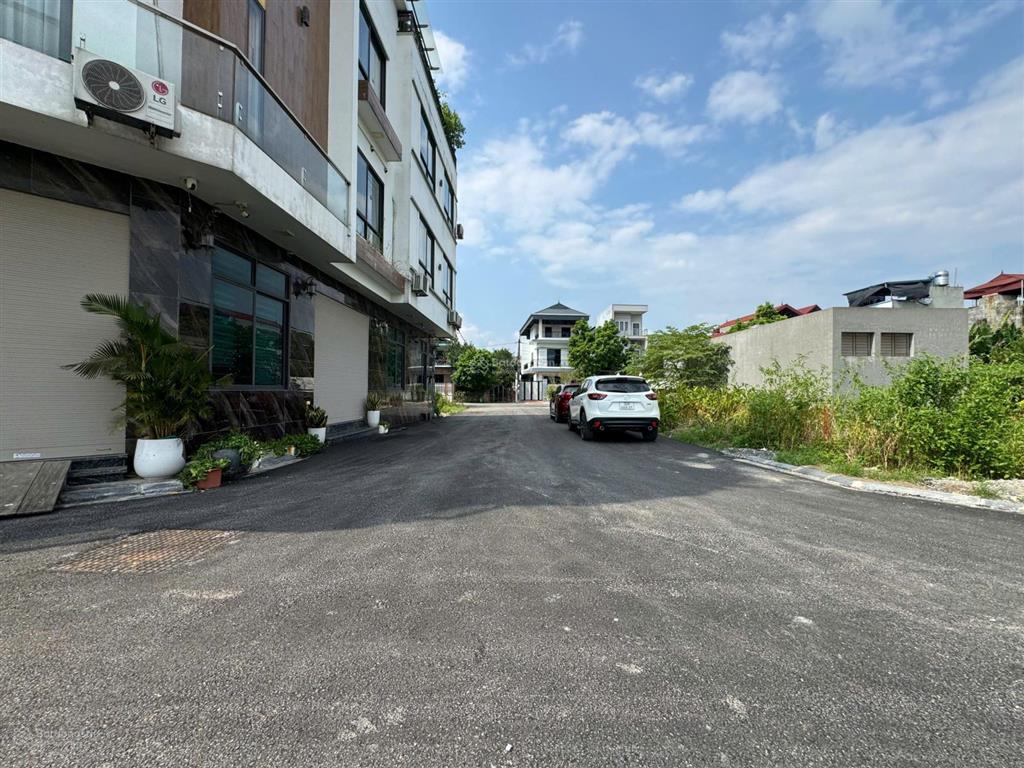 Bán đất đấu giá lô góc tại nguyên khê 2 mặt đường ô tô tránh giá chỉ 72 triệu/m2
