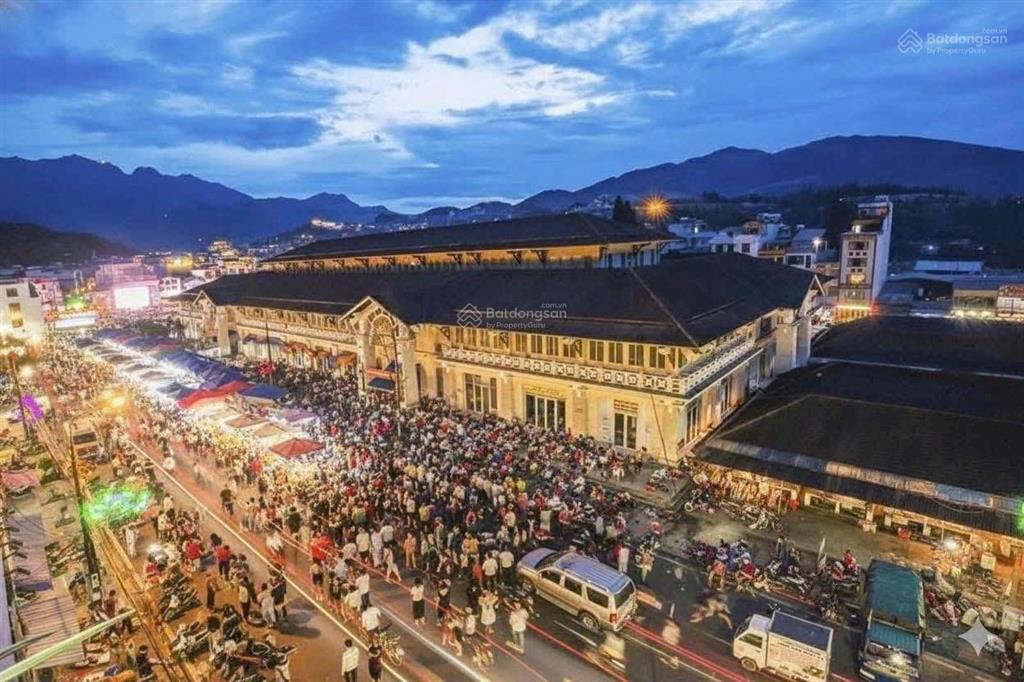 Bán khách sạn 2 mặt tiền, đã xây 200m2 trên tổng diện tích rộng 500m2