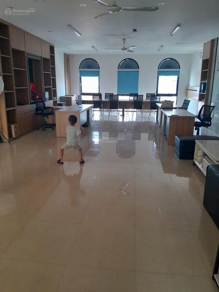 Cho thuê tòa văn phòng khu đấu giá tứ hiệp 120m mt 9m có 6 tầng thang máy 40tr