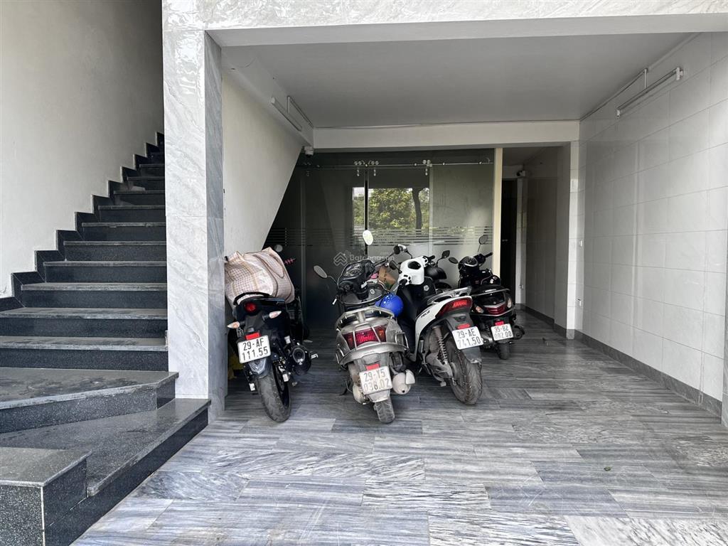 Cho thuê tòa văn phòng khu đấu giá tứ hiệp 120m mt 9m có 6 tầng thang máy 40tr