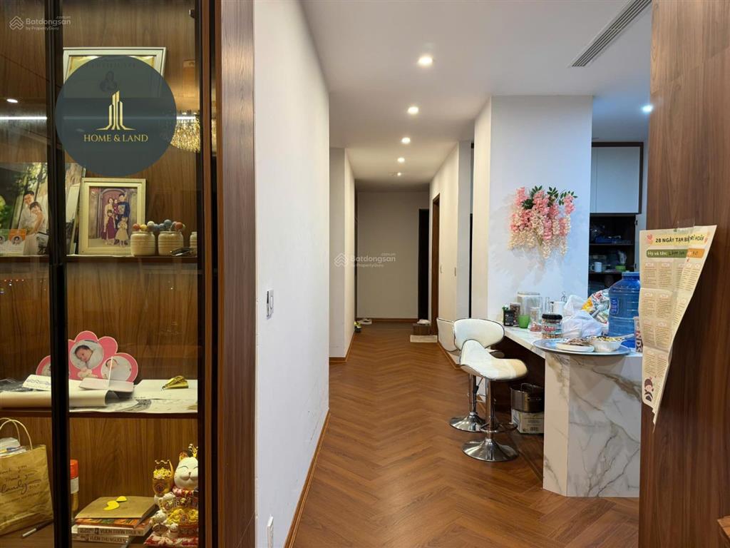 Bán căn hộ essensia 144.5m2 full nội thất 3pn 2vs ban công tây bắc, giá 10 tỷ