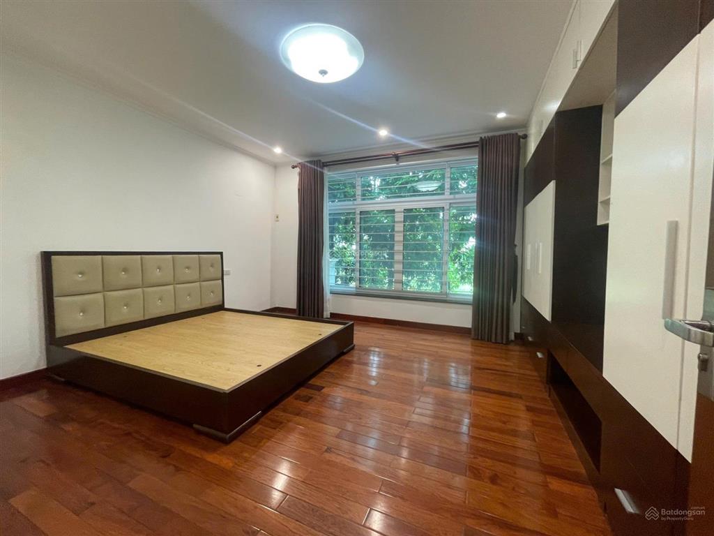 Cho thuê gấp căn bt 210m2 tại splendora