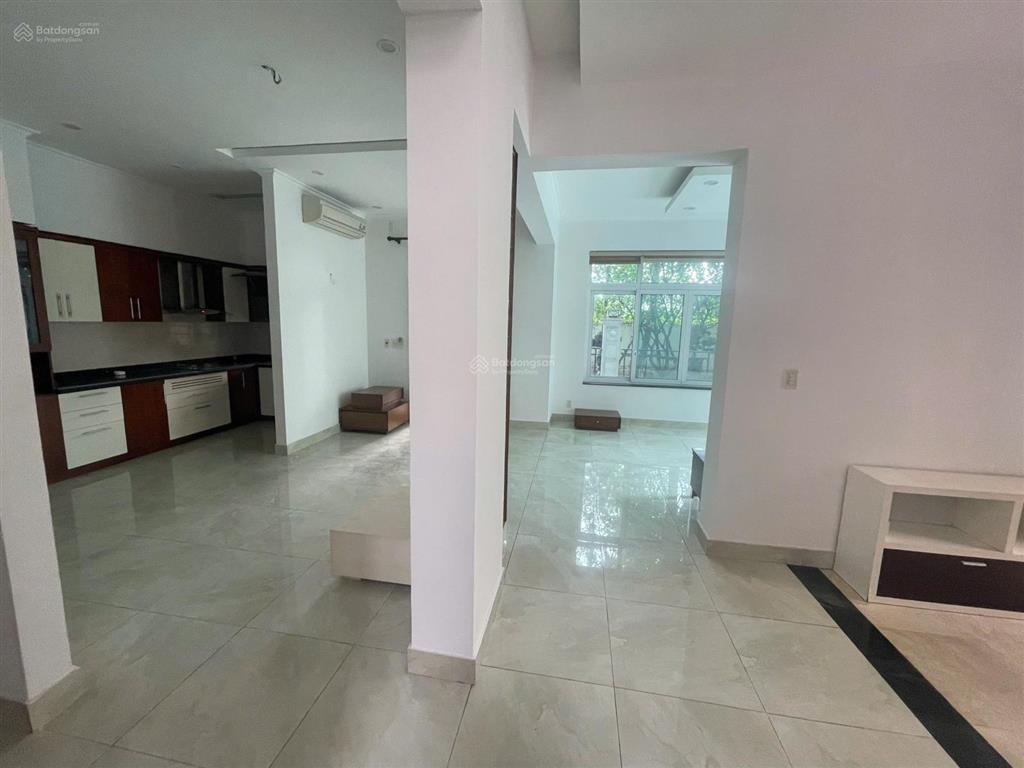 Cho thuê gấp căn bt 210m2 tại splendora