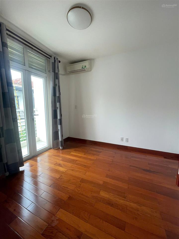 Cho thuê gấp căn bt 210m2 tại splendora
