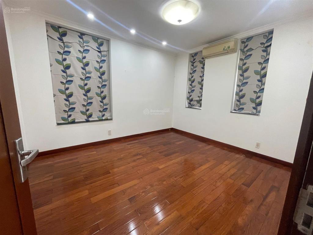 Cho thuê gấp căn bt 210m2 tại splendora