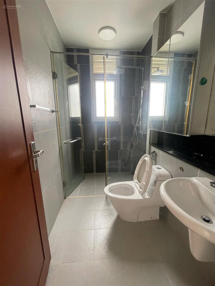Cho thuê gấp căn bt 210m2 tại splendora