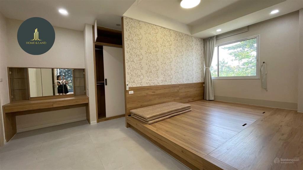 Cho thuê căn hộ 3pn  2vs full đồ 150m2 đẹp tại essensia