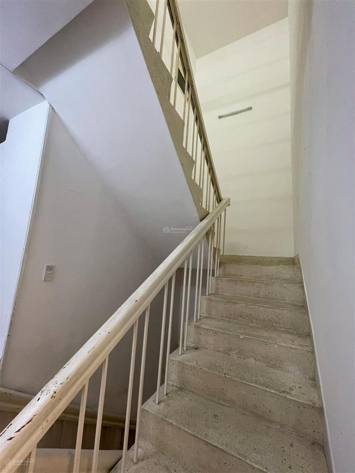 Cho thuê nhà đẹp lê văn sỹ , 2 mặt tiền hẻm xe hơi lvstrường sa, thông ra chợ, khu mua sắm.