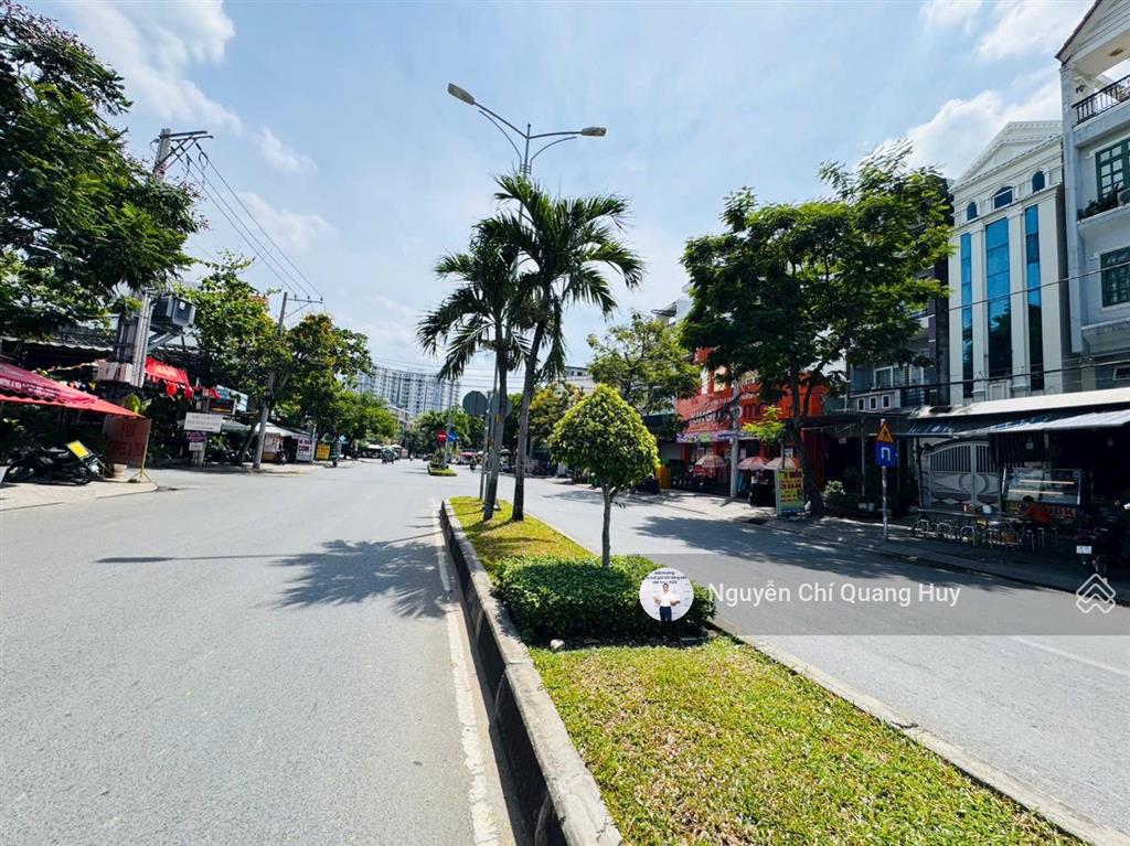 Ngộp bank  vị trí đẹp nhà phố mặt tiền kinh doanh  đường 20m phú thuận quận 07  4x19m giá 16,2tỷ