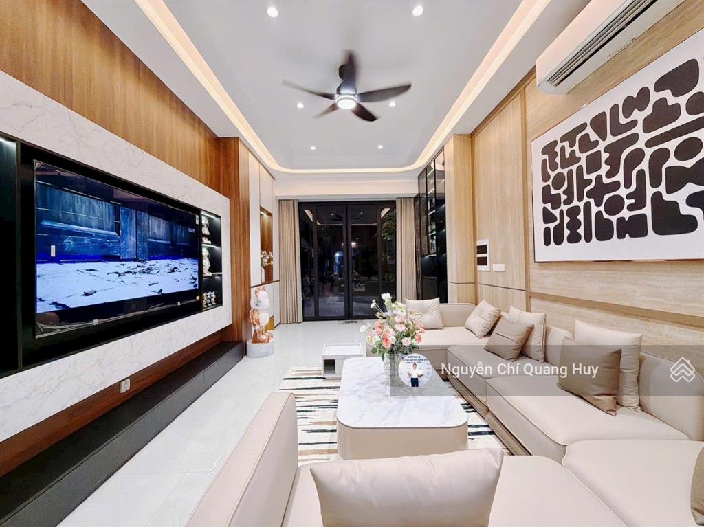 Nhà phố xây dựng tâm huyết  phong cách âu châu ngay công viên mát mẻ  kdc tân quy đông  giá 21tỷ