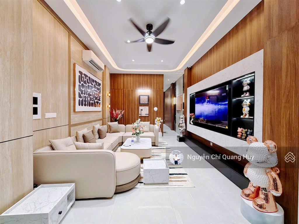 Nhà phố xây dựng tâm huyết  phong cách âu châu ngay công viên mát mẻ  kdc tân quy đông  giá 21tỷ