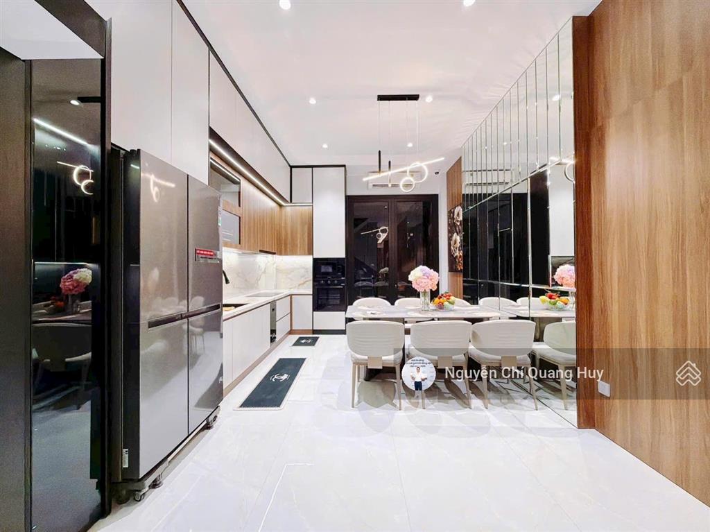 Nhà phố xây dựng tâm huyết  phong cách âu châu ngay công viên mát mẻ  kdc tân quy đông  giá 21tỷ