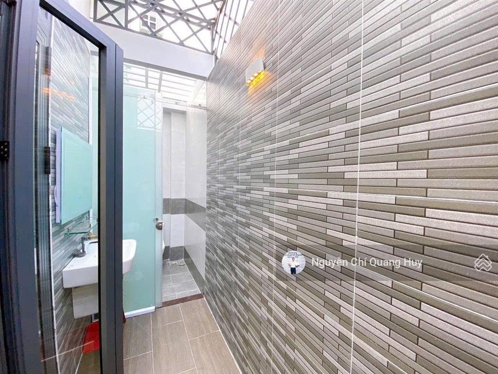 Nhà phố xây dựng mới, có thang máy  khu dân cư huỳnh tấn phát, có bảo vệ, công viên
