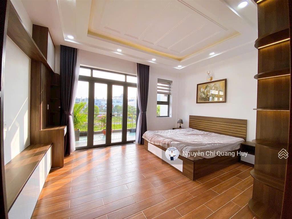 Nhà phố xây dựng mới, có thang máy  khu dân cư huỳnh tấn phát, có bảo vệ, công viên
