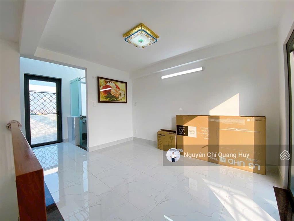 Nhà phố xây dựng mới, có thang máy  khu dân cư huỳnh tấn phát, có bảo vệ, công viên