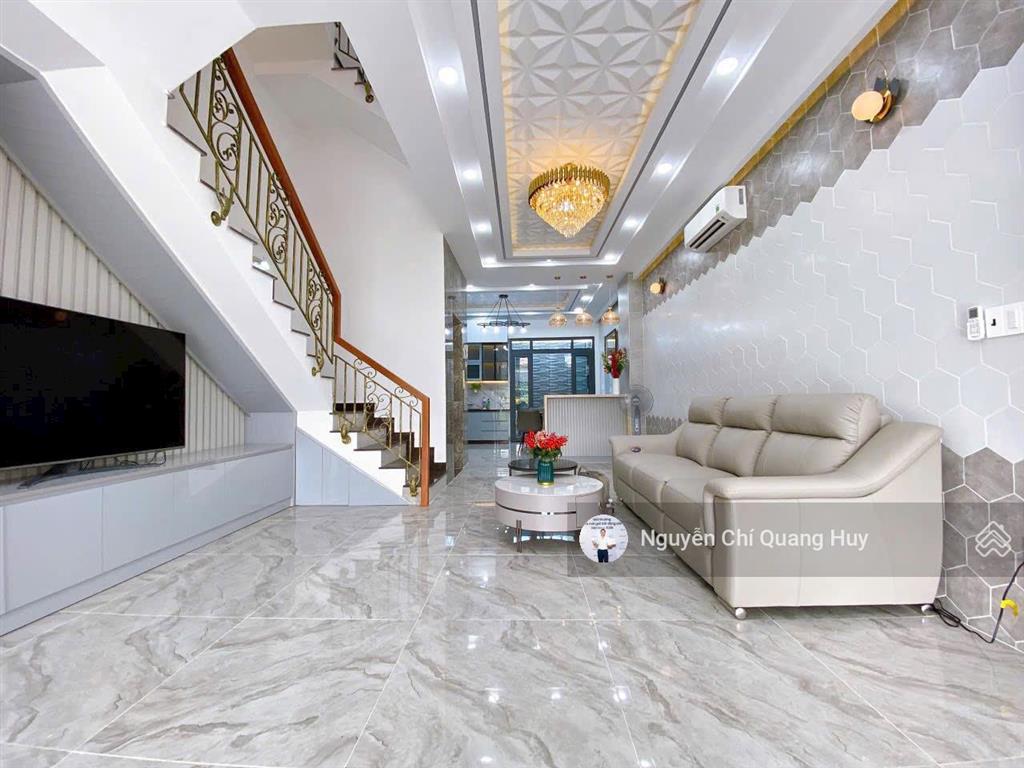 Nhà phố xây dựng mới, có thang máy  khu dân cư huỳnh tấn phát, có bảo vệ, công viên