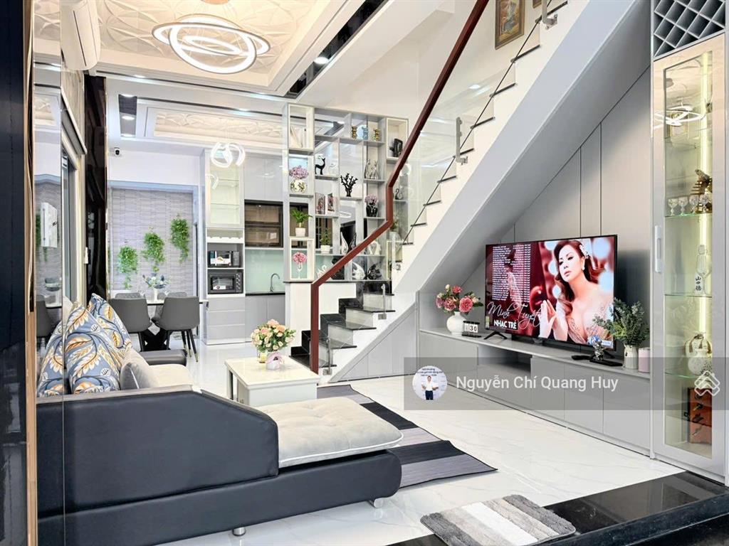 Nhà phố khu dân cư dân trí cao, đồng bộ  đường 8m đào tông nguyên  5m x 13,5m sổ hồng giá 7,69 tỷ