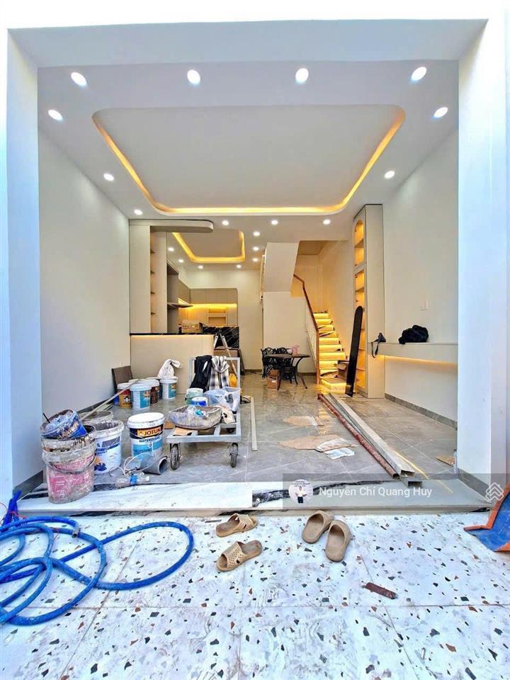 Nhà phố xây dựng mới từ miếng đất trống  đủ nội thất  hẻm 3m huỳnh tấn phát, gần công an thị trấn