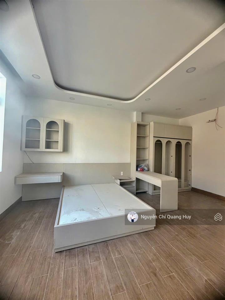 Nhà phố xây dựng mới từ miếng đất trống  đủ nội thất  hẻm 3m huỳnh tấn phát, gần công an thị trấn