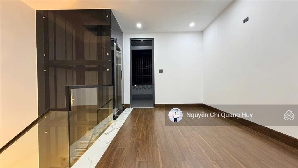 Nhà phố phong cách hiện đại  xây dựng mới  có thang máy  khu dân cư dân trí cao đào tông nguyên