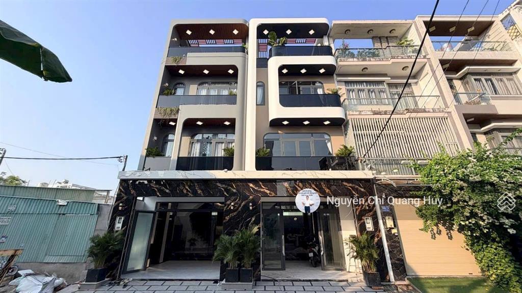 Nhà phố phong cách hiện đại  xây dựng mới  có thang máy  khu dân cư dân trí cao đào tông nguyên