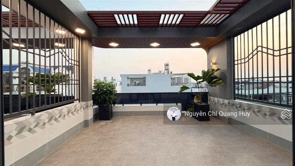 Nhà phố phong cách hiện đại  xây dựng mới  có thang máy  khu dân cư dân trí cao đào tông nguyên