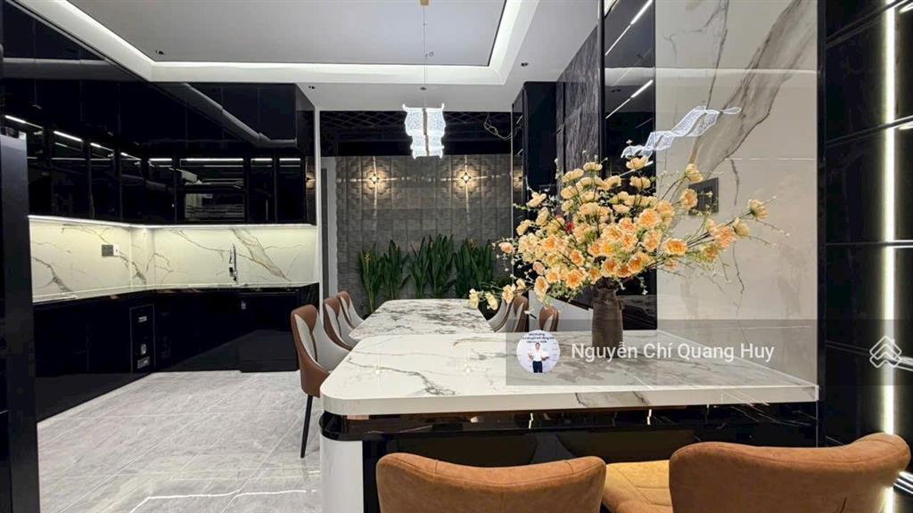 Nhà phố phong cách hiện đại  xây dựng mới  có thang máy  khu dân cư dân trí cao đào tông nguyên