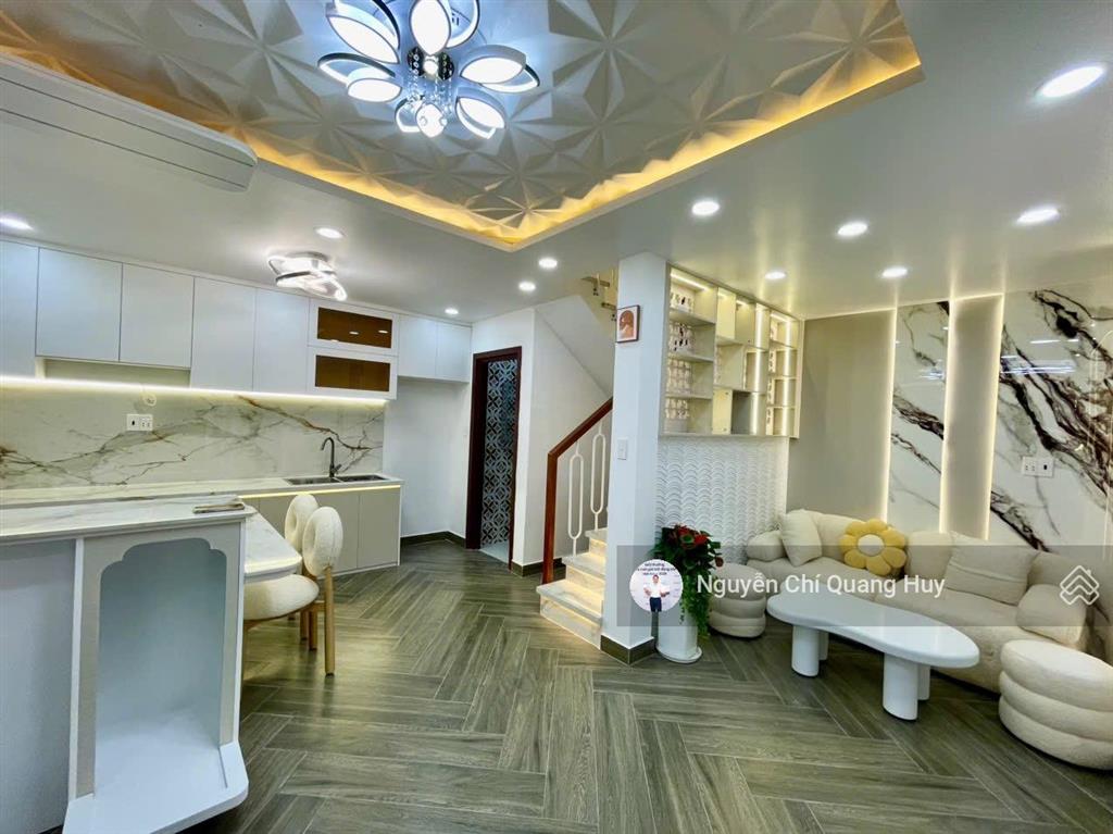 Nhà phố hiện đại, đủ nội thất  hẻm 3m lưu trọng lư  sổ hồng riêng, không quy hoạch  giá 3,99 tỷ