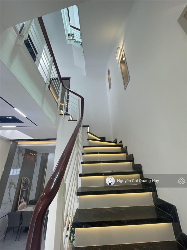 Nhà phố hiện đại  vị trí đẹp, ngay sát đường chính dương cát lợi  4,2m x 12m sổ hồng giá 6,79 tỷ