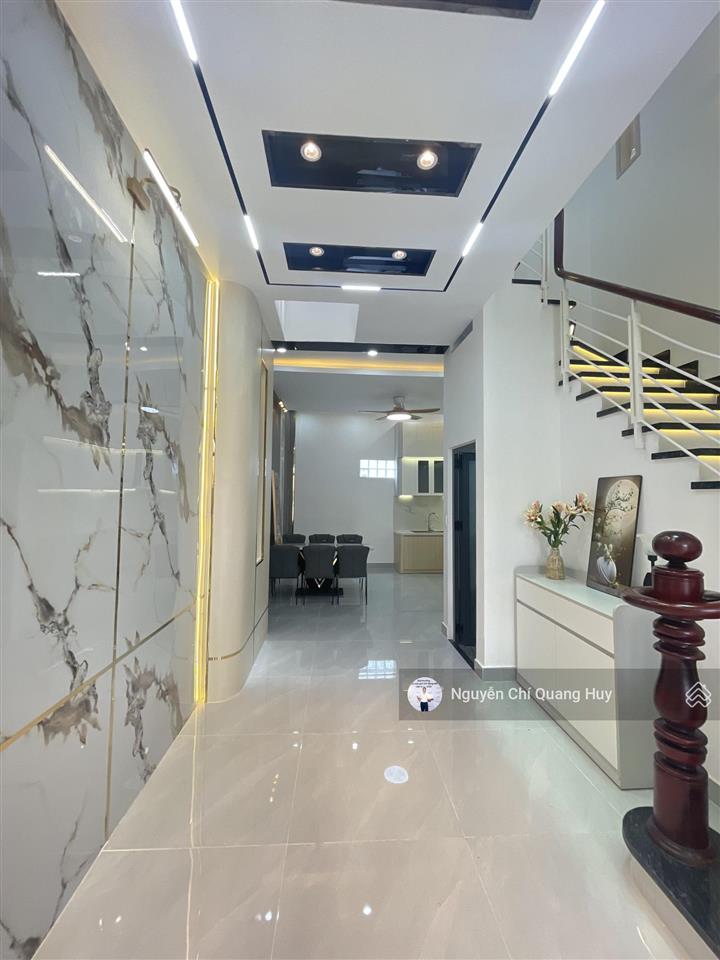 Nhà phố hiện đại  vị trí đẹp, ngay sát đường chính dương cát lợi  4,2m x 12m sổ hồng giá 6,79 tỷ