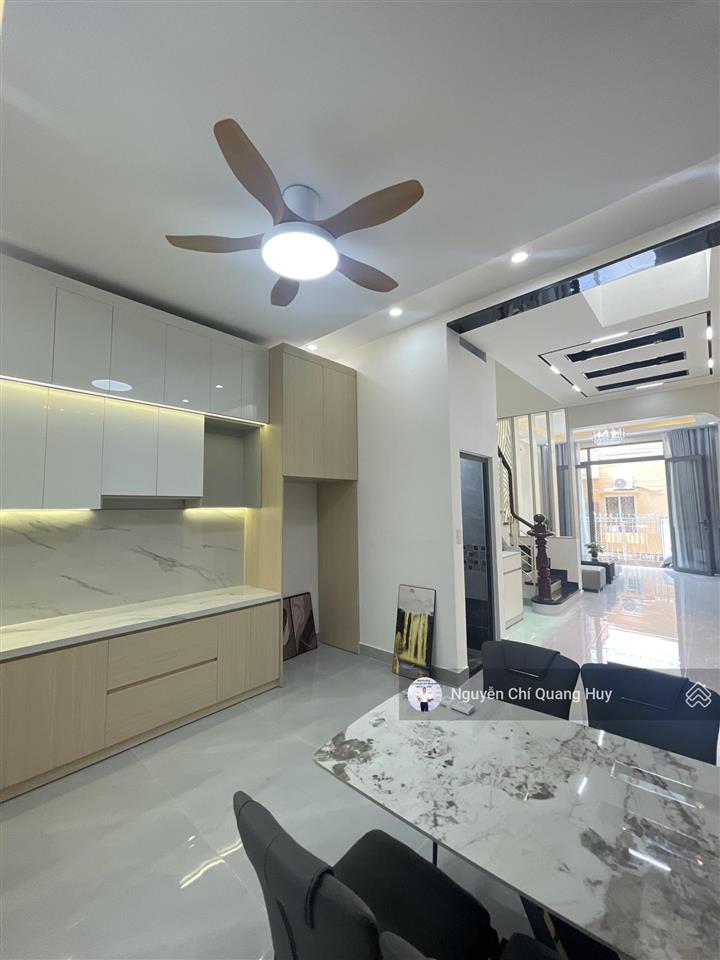 Nhà phố hiện đại  vị trí đẹp, ngay sát đường chính dương cát lợi  4,2m x 12m sổ hồng giá 6,79 tỷ