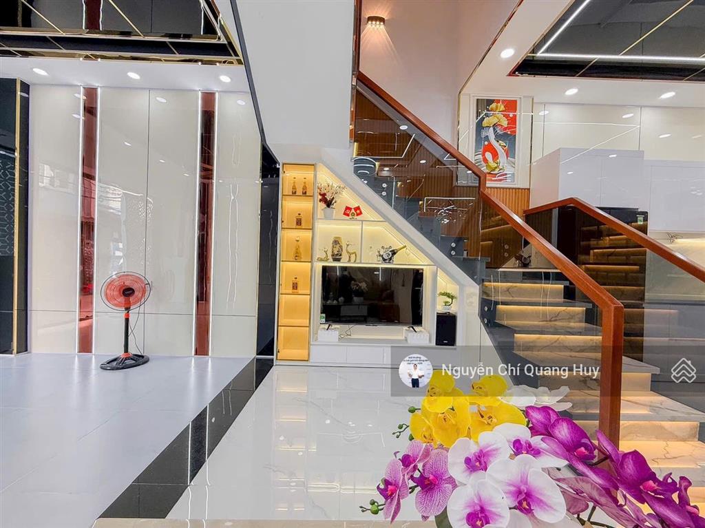 Nhà phố xây dựng mới, mặt tiền đường rộng 8m nguyễn thị hương  4,7m x 12m sổ hồng giá 7,5 tỷ