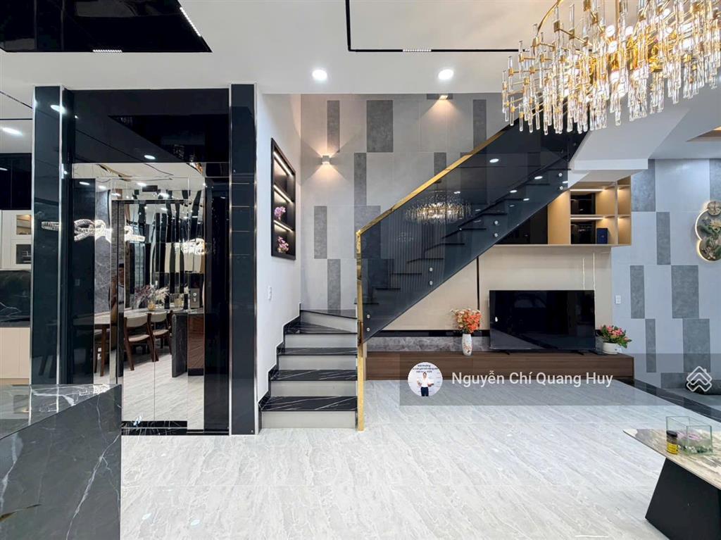 Nhà phố xây dựng mới  kdc huỳnh tấn phát  có bảo vệ, công viên  5m x 17m thang máy giá 10,6 tỷ
