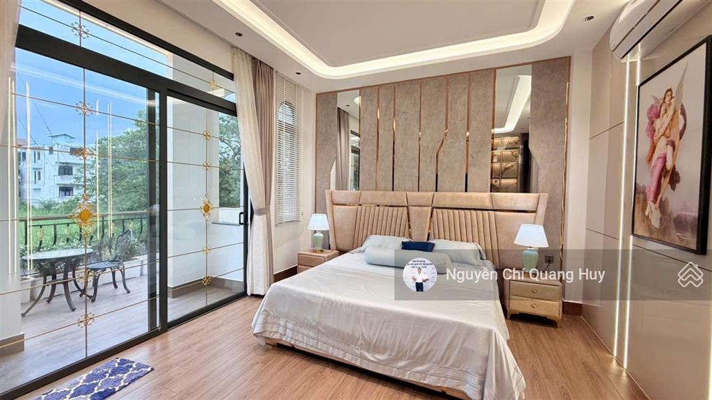 Nhà phố xây dựng mới  khu dân cư văn minh cao cấp  đường rộng 16m có vỉa hè 5m x 18m giá 18,6 tỷ