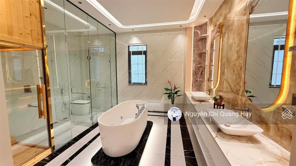Nhà phố xây dựng mới  khu dân cư văn minh cao cấp  đường rộng 16m có vỉa hè 5m x 18m giá 18,6 tỷ