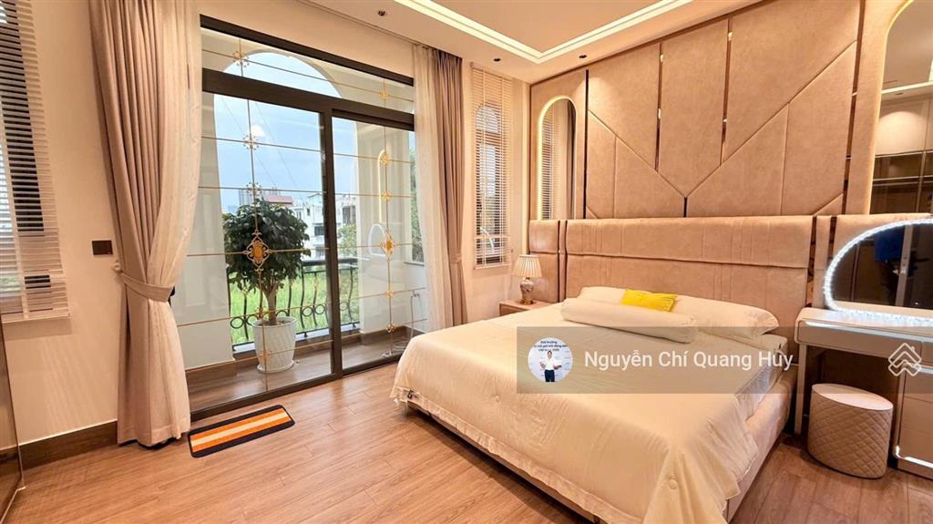 Nhà phố xây dựng mới  khu dân cư văn minh cao cấp  đường rộng 16m có vỉa hè 5m x 18m giá 18,6 tỷ
