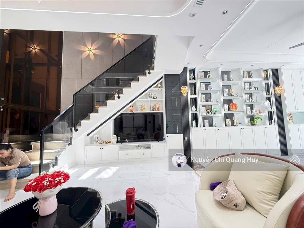 Nhà phố khu dân cư văn minh cao cấp  đường số rộng 20m vỉa hè, có công viên  5m x 18m giá 17,9 tỷ