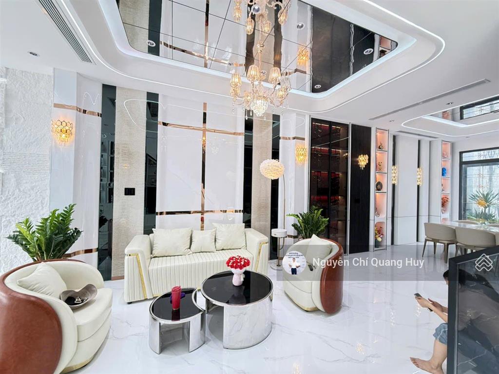 Nhà phố khu dân cư văn minh cao cấp  đường số rộng 20m vỉa hè, có công viên  5m x 18m giá 17,9 tỷ