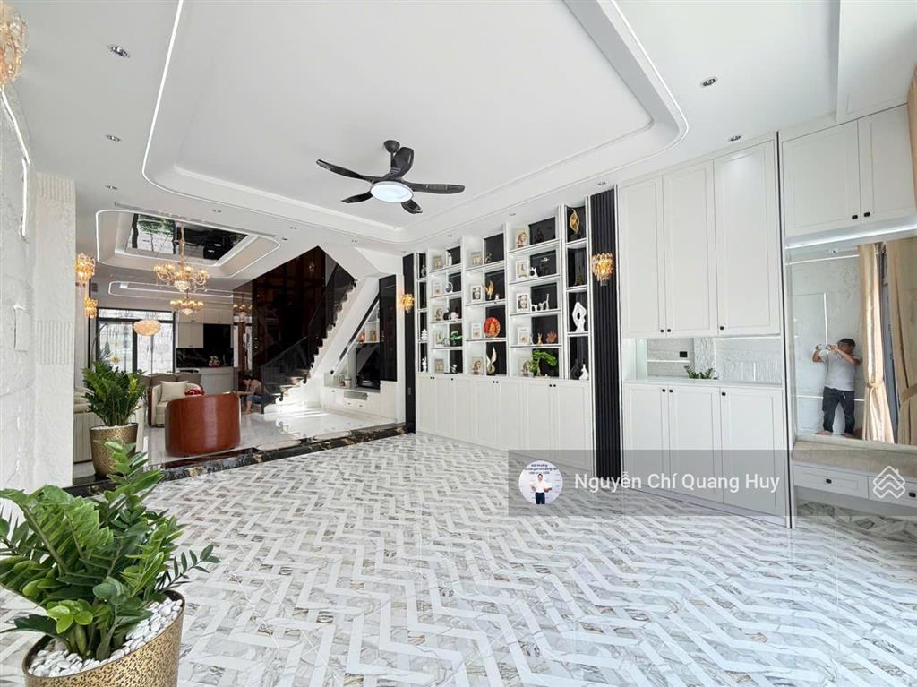 Nhà phố khu dân cư văn minh cao cấp  đường số rộng 20m vỉa hè, có công viên  5m x 18m giá 17,9 tỷ