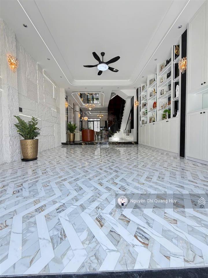 Nhà phố khu dân cư văn minh cao cấp  đường số rộng 20m vỉa hè, có công viên  5m x 18m giá 17,9 tỷ