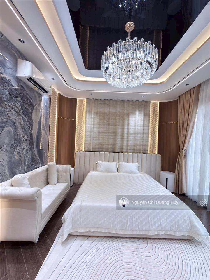 Nhà phố xây dựng mới khu dân cư cao cấp văn minh  đường rộng 14m có thang máy5m x 18m giá 18,9 tỷ