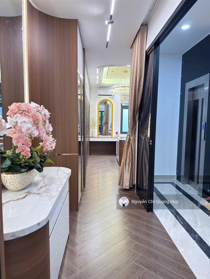 Nhà phố xây dựng mới khu dân cư cao cấp văn minh  đường rộng 14m có thang máy5m x 18m giá 18,9 tỷ