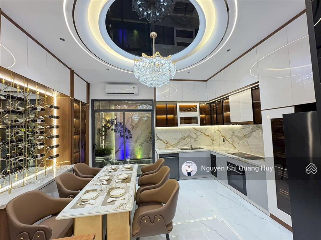 Nhà phố xây dựng mới khu dân cư cao cấp văn minh  đường rộng 14m có thang máy5m x 18m giá 18,9 tỷ