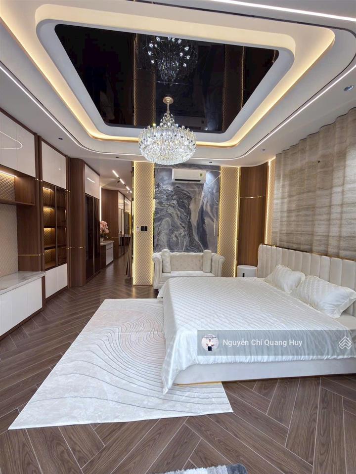 Nhà phố xây dựng mới khu dân cư cao cấp văn minh  đường rộng 14m có thang máy5m x 18m giá 18,9 tỷ