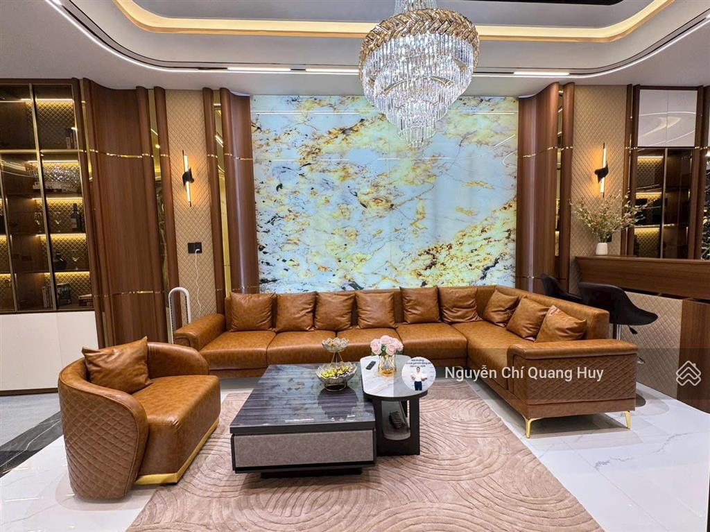 Nhà phố xây dựng mới khu dân cư cao cấp văn minh  đường rộng 14m có thang máy5m x 18m giá 18,9 tỷ