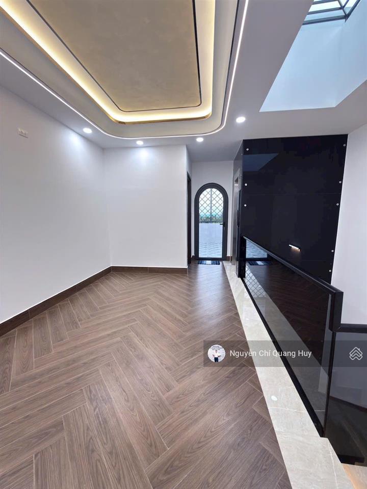 Nhà phố xây dựng mới khu dân cư cao cấp văn minh  đường rộng 14m có thang máy5m x 18m giá 18,9 tỷ