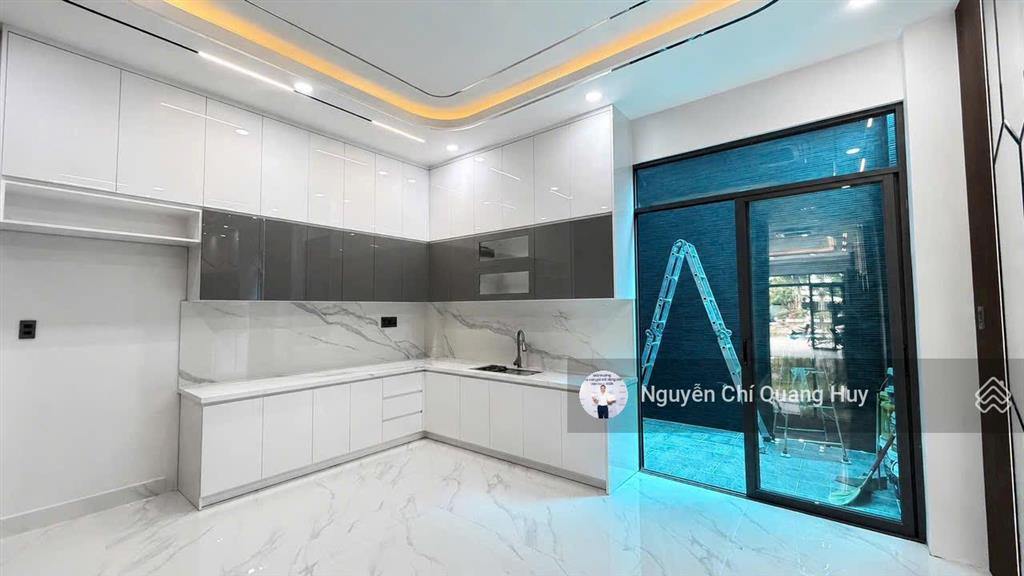 Nhà phố xây dựng mới từ đất trống  khu dân cư dân trí cao, văn minh 5m x 18m thang máy giá 15,5 tỷ