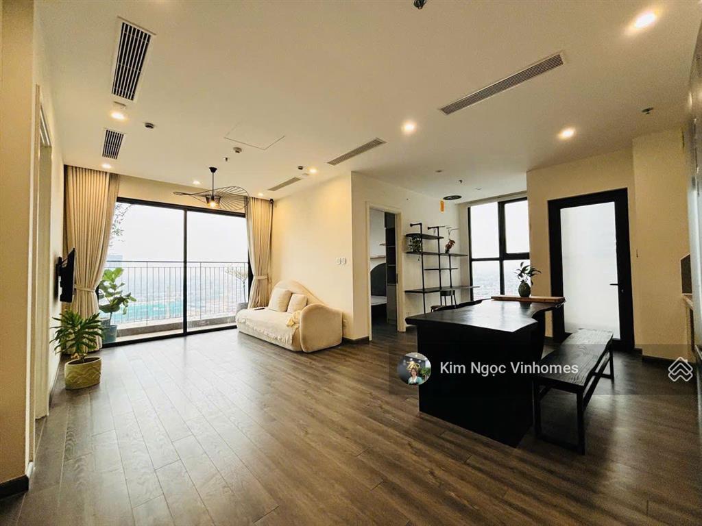 Chính chủ cần bán nhanh căn góc 2n 77m2 tầng trung view thoáng,đầy đủ đồ giá chỉ 6 tỷ. 0376 368 ***