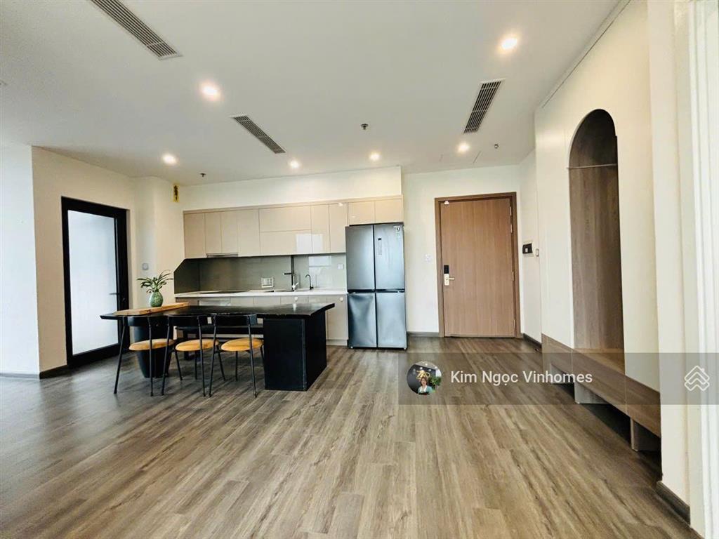 Chính chủ cần bán nhanh căn góc 2n 77m2 tầng trung view thoáng,đầy đủ đồ giá chỉ 6 tỷ. 0376 368 ***